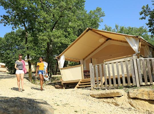 Camping Les Reflets Du Quercy Hotel Crayssac Exterior photo