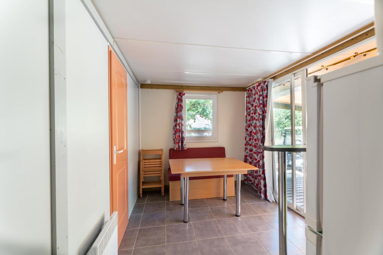 Camping Les Reflets Du Quercy Hotel Crayssac Exterior photo