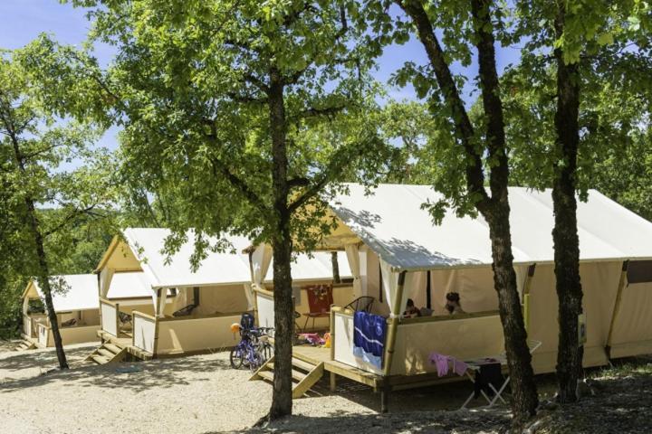 Camping Les Reflets Du Quercy Hotel Crayssac Exterior photo